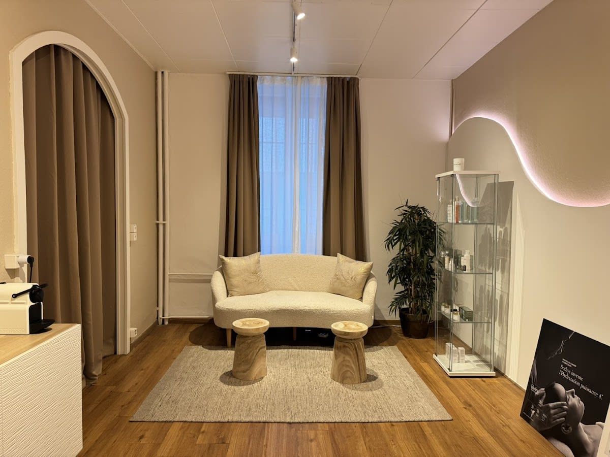 Mia Cara gallery image 2