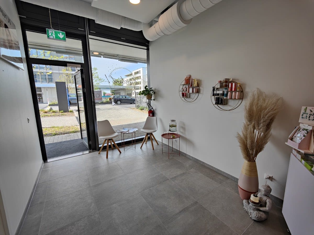 L'instant L gallery image 2