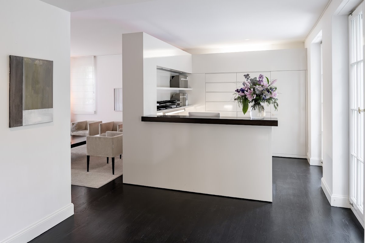 White House Center for Liposuction gallery image 4