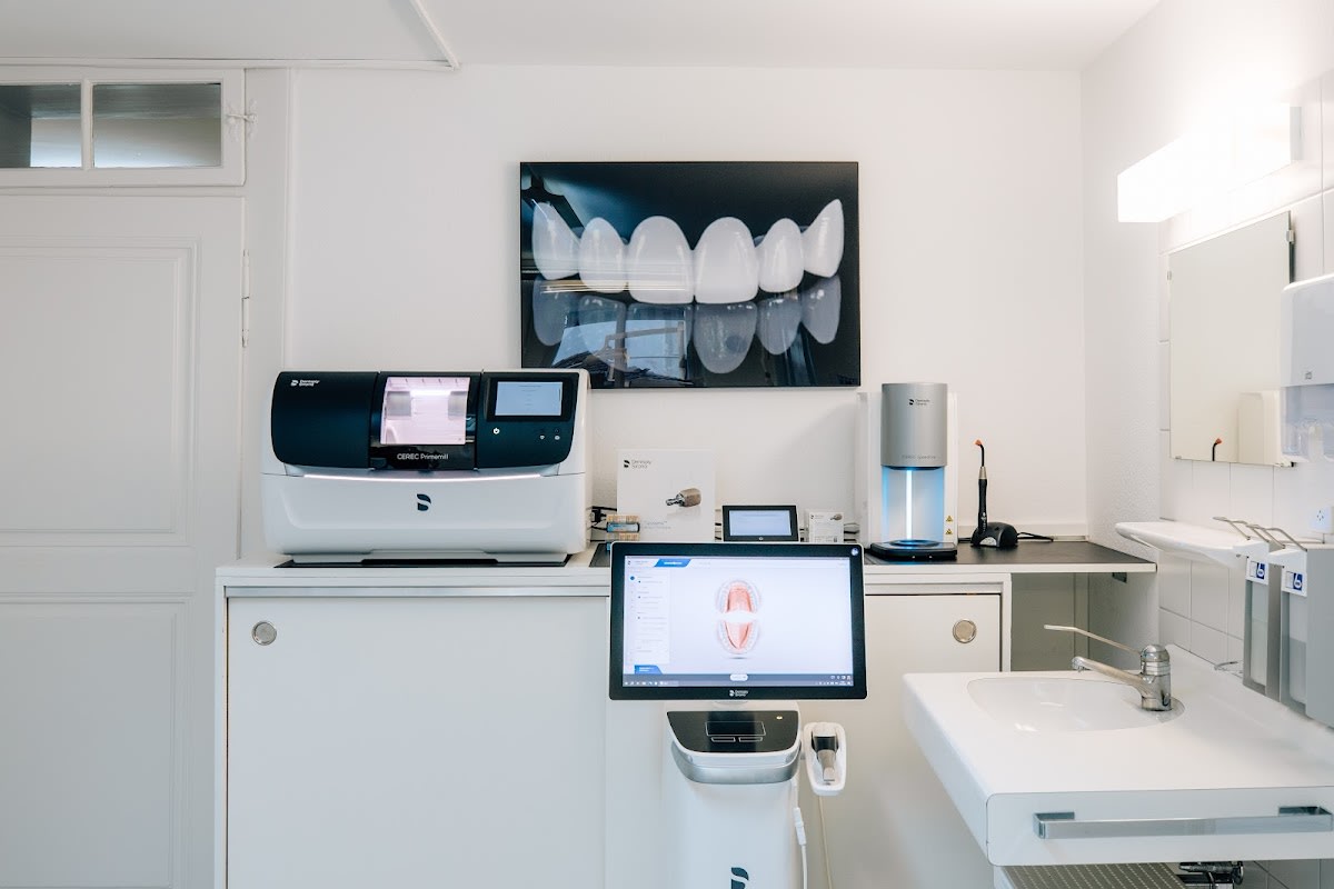 Zahnarzt Praxis ART D'LUXE AG Dr. Julia Launert Dr. André Shelkoff gallery image 10