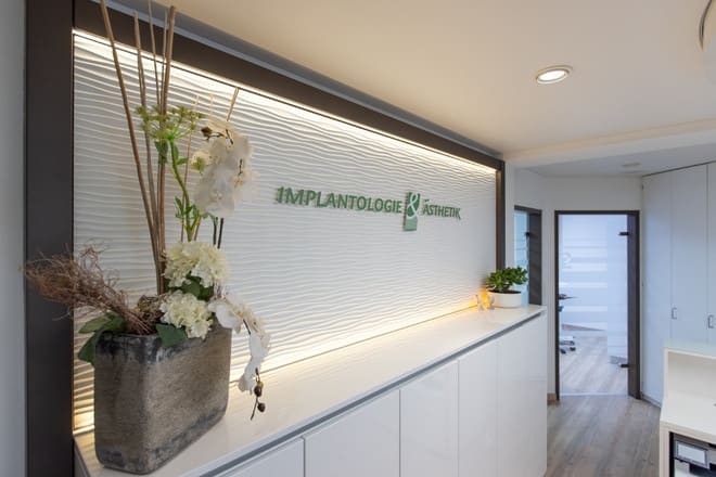 Zahnarztpraxis für Implantologie & Ästhetik AG gallery image 1