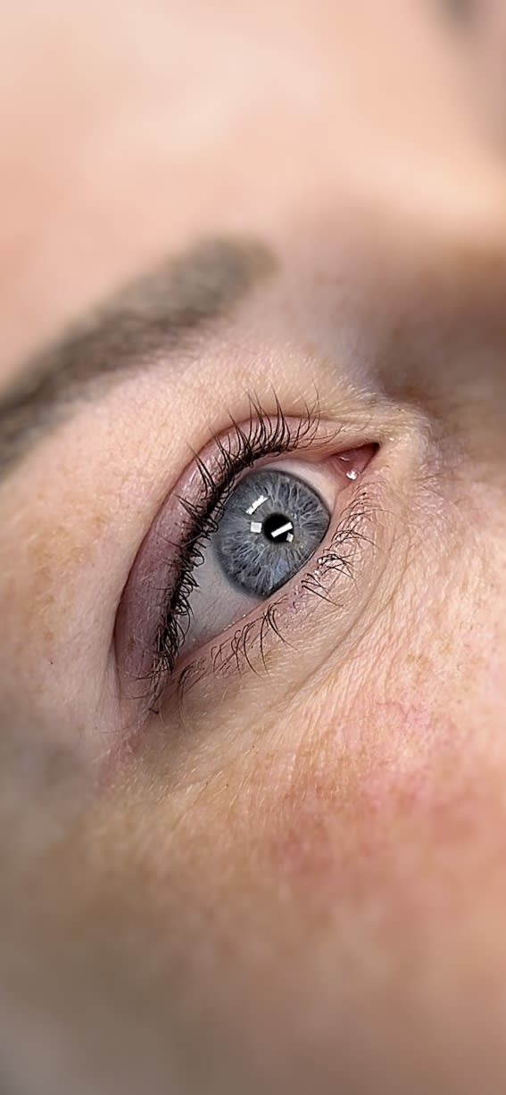 Maquillage semi-permanent et extension de cils à Lausanne gallery image 8