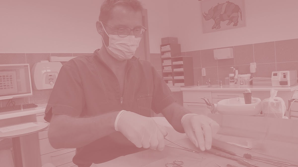 Dr Nicolas Roehrich Médecin Dentiste spécialiste en parodontologie CH interior