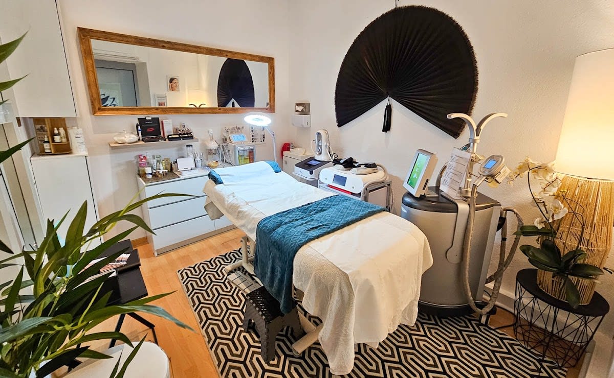 SOS Aesthetic by RBK gallery image 1