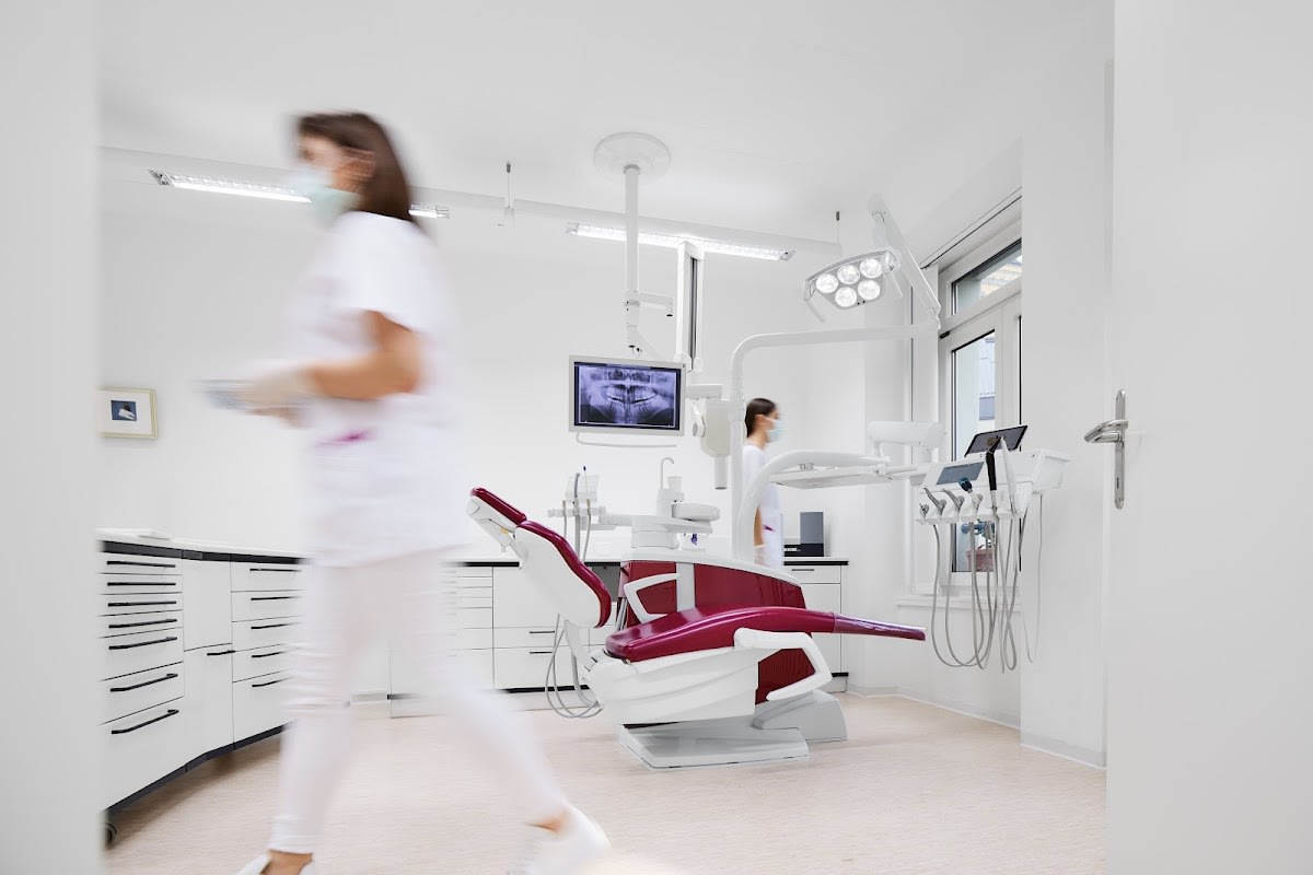 Zahnarztpraxis am Löwenplatz in Luzern gallery image 2