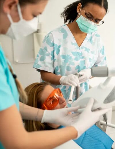 Zahnarzt Bern Dr.med.dent. Laura Barbara Flückiger & Kinga Keller Parodontologie Kinder Angstpatienten Invisalign gallery image 8