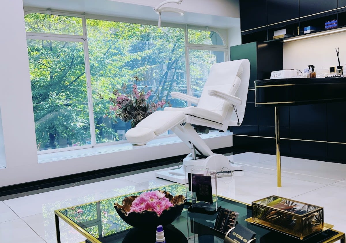 SKINIC - CLINIC & SOCIAL CLUB gallery image 1