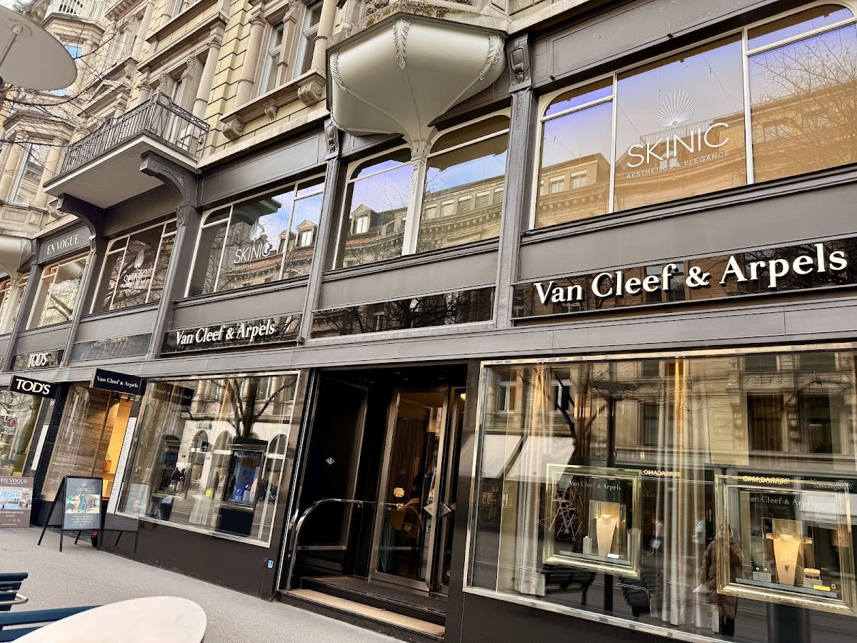 SKINIC - CLINIC & SOCIAL CLUB gallery image 3