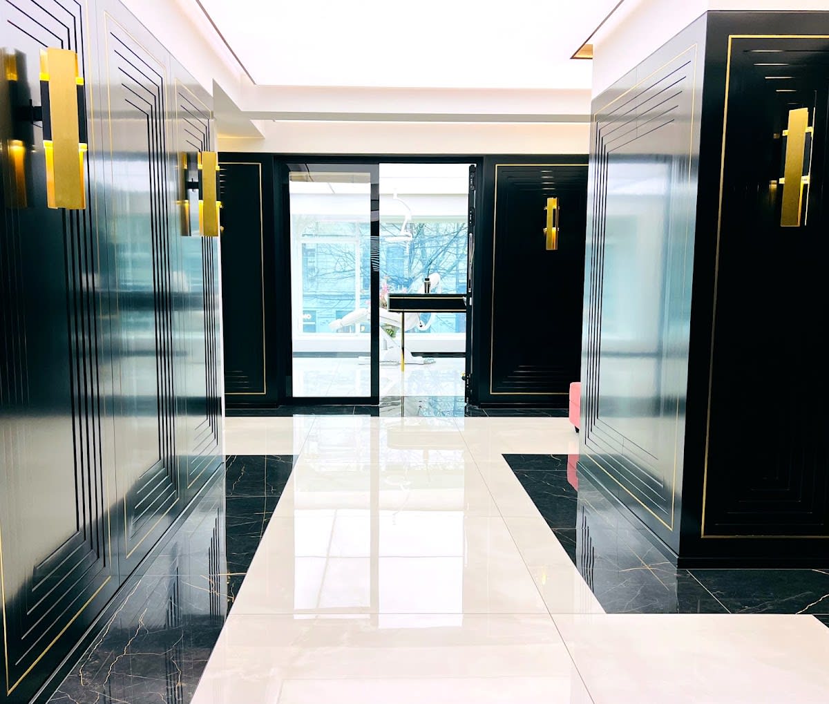 SKINIC - CLINIC & SOCIAL CLUB gallery image 10