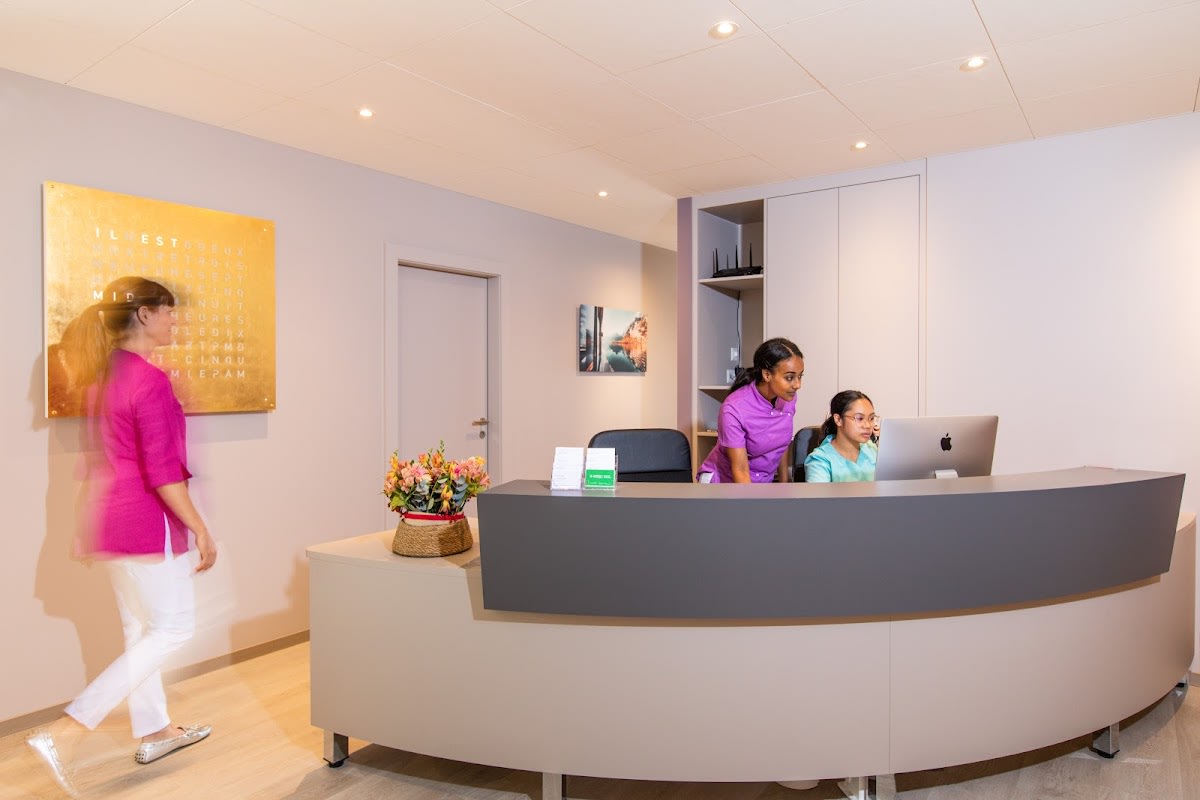 Clinique dentaire Smile and Care gallery image 8