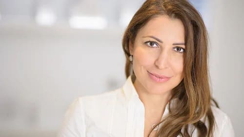 Dr. med Mitra Modaressi | Ästhetische Medizin | Hautrejuvenation | Ultherapy | CoolSculpting und Coolwaves gallery image 3