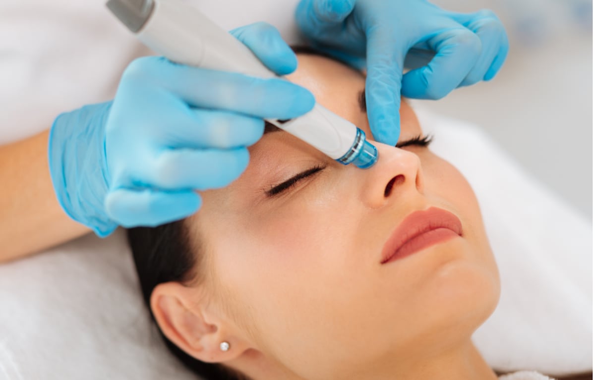 Aura Aesthetics Kosmetikstudio / HydraFacial MD® & Microneedling gallery image 1