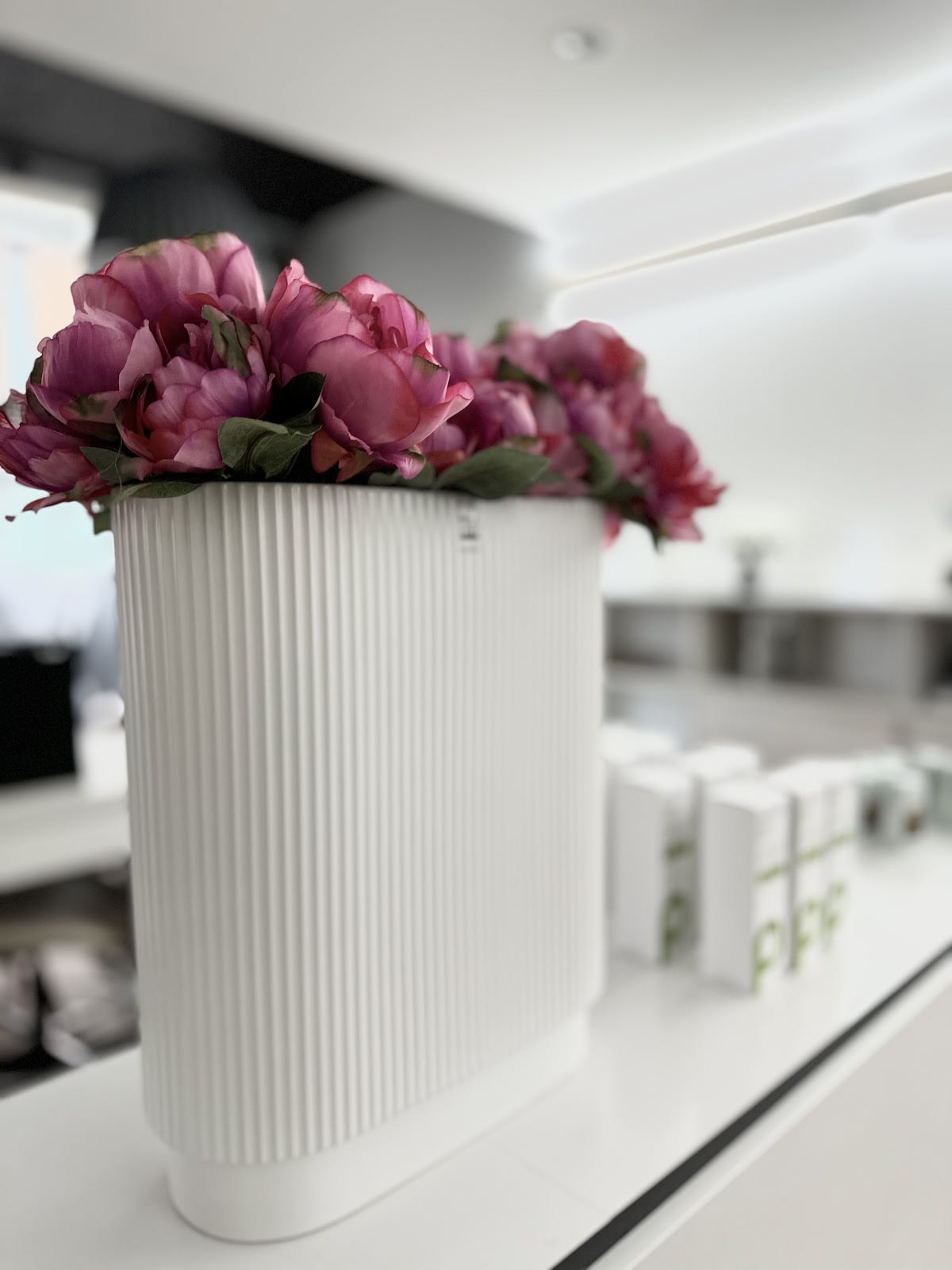 VIVAD Aesthetics Center, Laser Haarentfernung, Zug gallery image 7