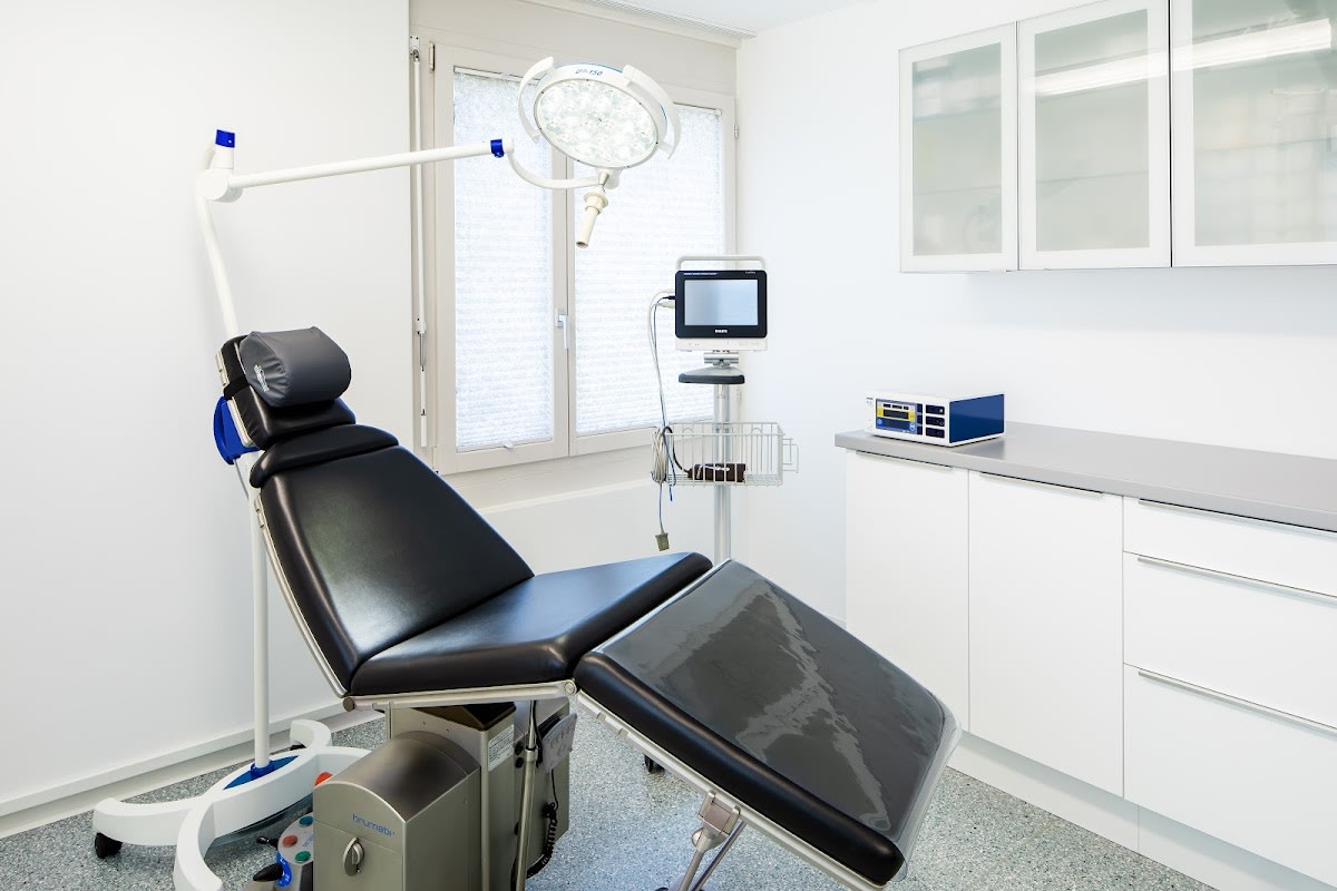 Dermatologie - LaserZentrum - Liposuktion gallery image 8