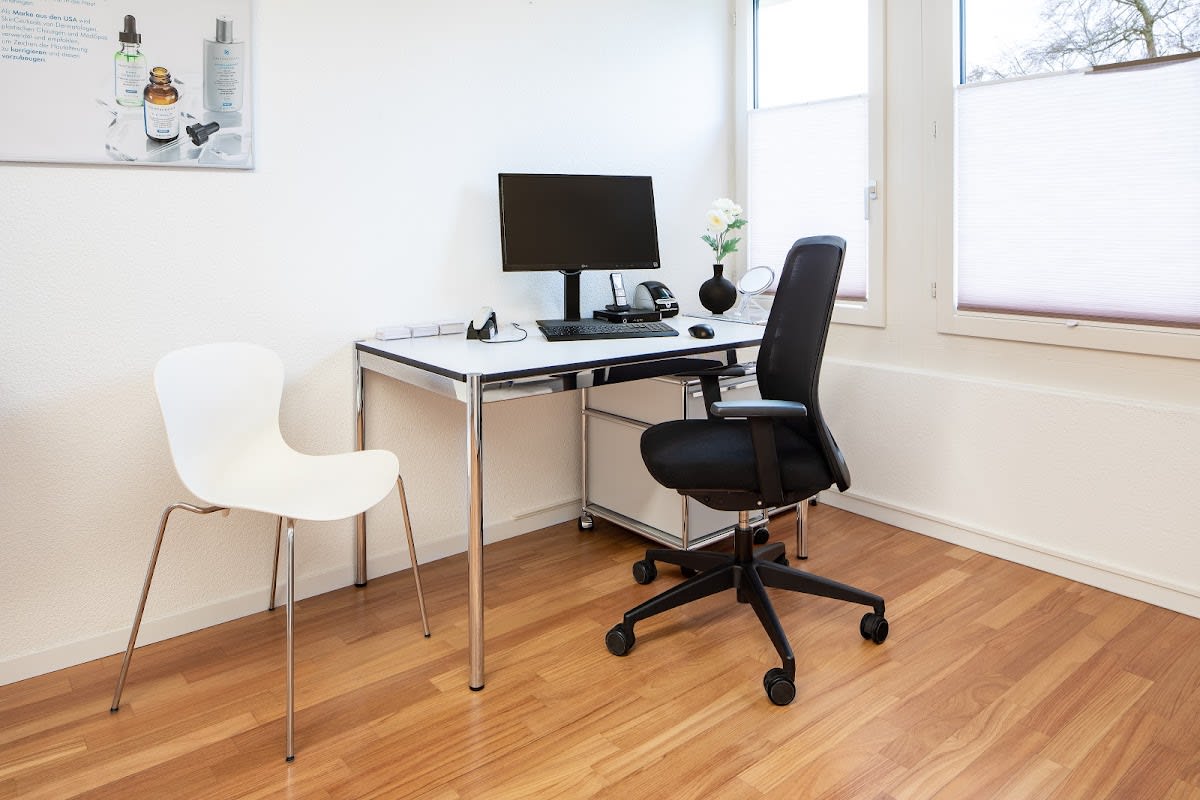 Dermatologie - LaserZentrum - Liposuktion gallery image 9