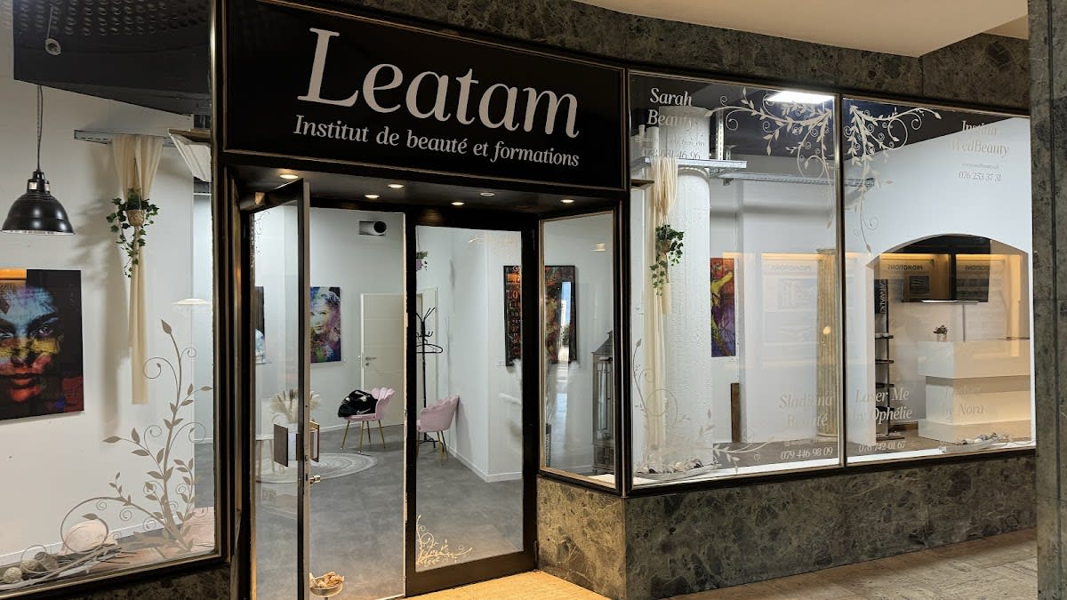 Expert du regard by Nasrin gallery image 1