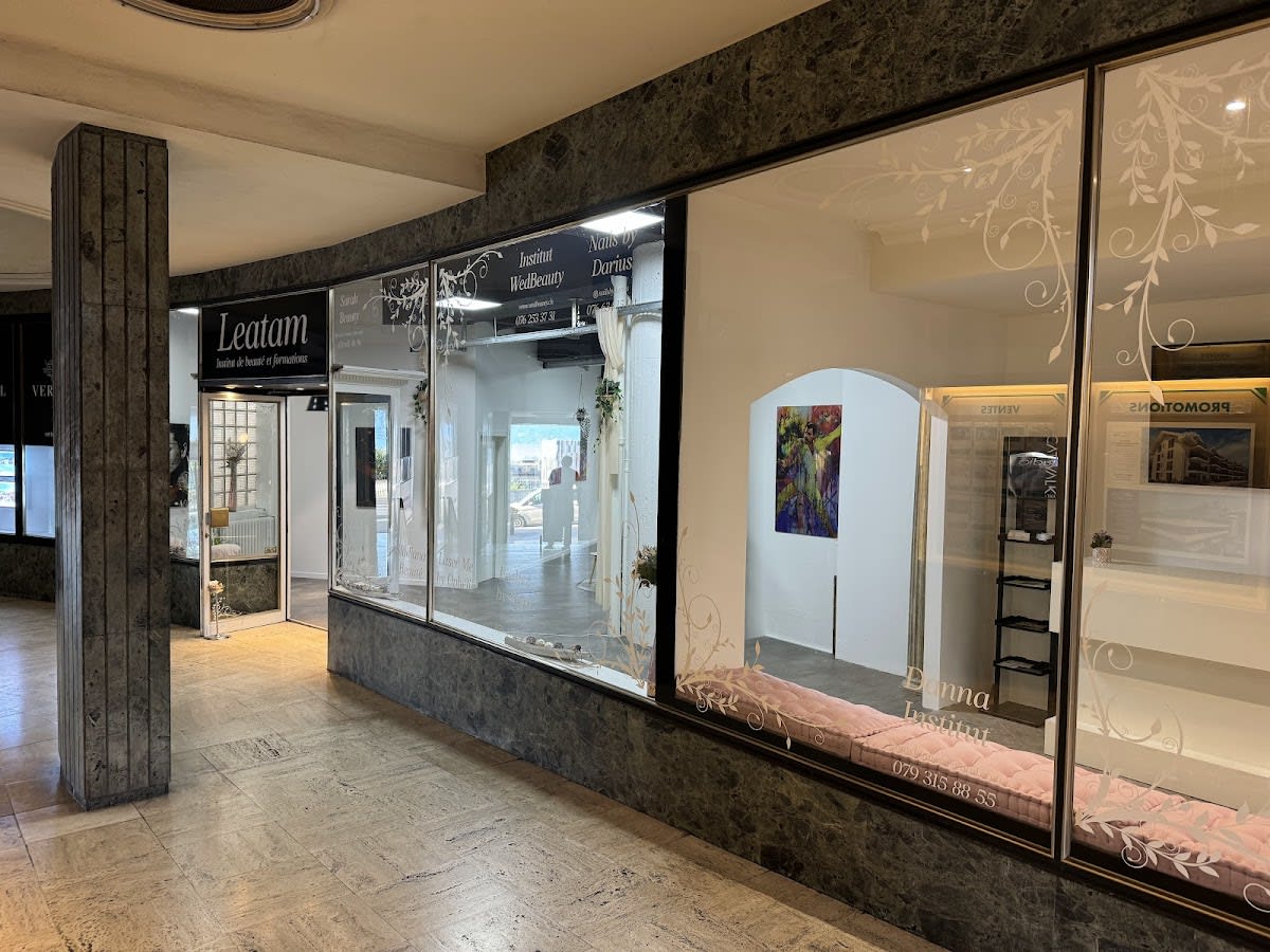 Expert du regard by Nasrin gallery image 2