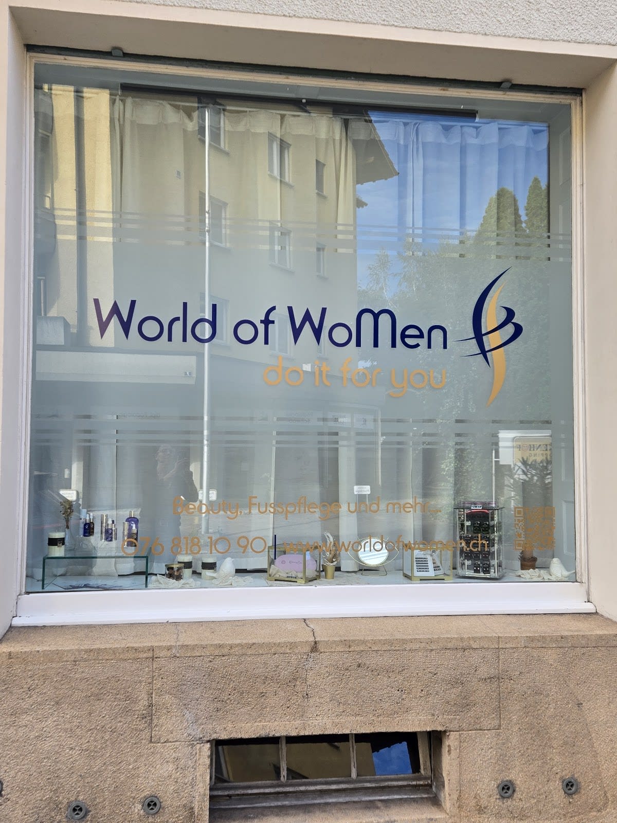 World of WoMen interior