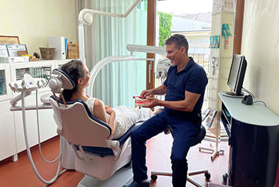 Zahnarztpraxis Im Holbeinpark - Dr. med. dent. Nenad Antić - Sanfte, moderne Zahnmedizin gallery image 7