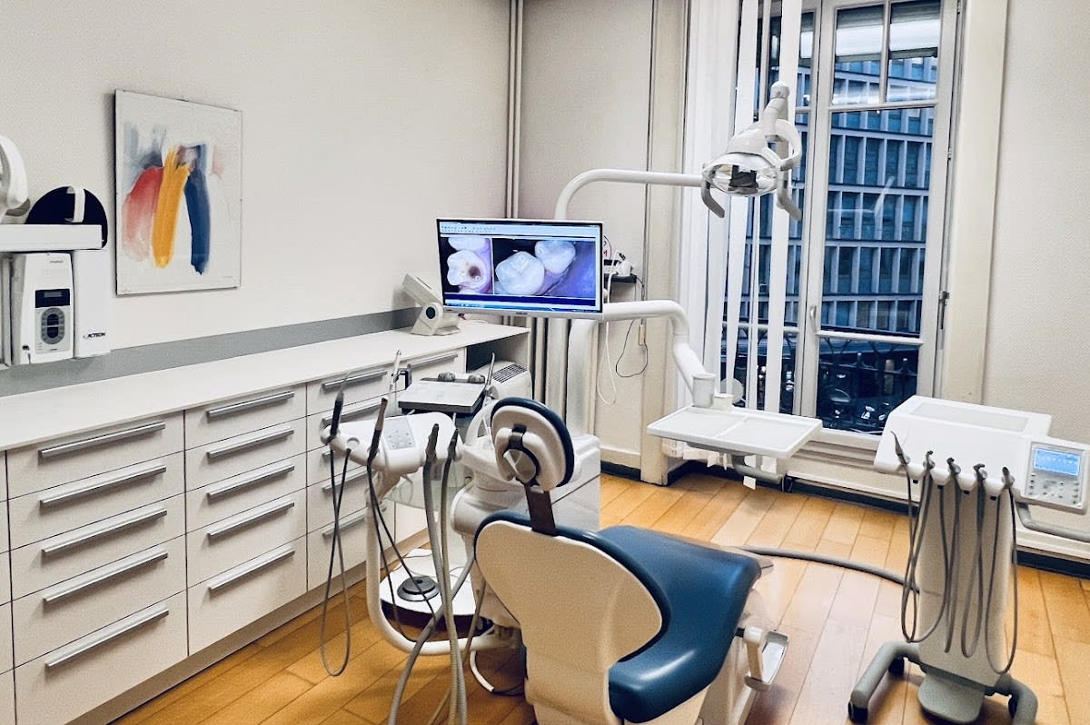 Dr ANETA LAKOMSKA gallery image 1