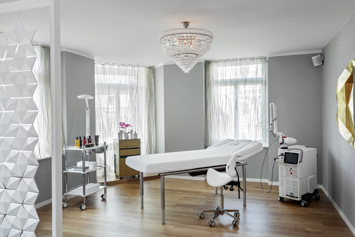 Dermanence Bahnhofstrasse | Hautarzt-Praxis für Dermatologie & Ästhetik gallery image 5