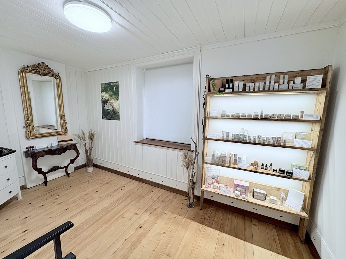 Divina Kosmetik gallery image 3