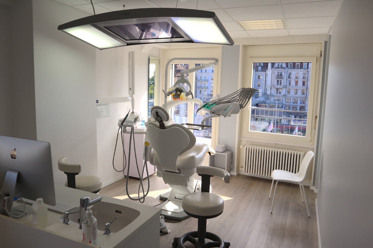 Centre Dentaire Naharro | Lausanne gallery image 2