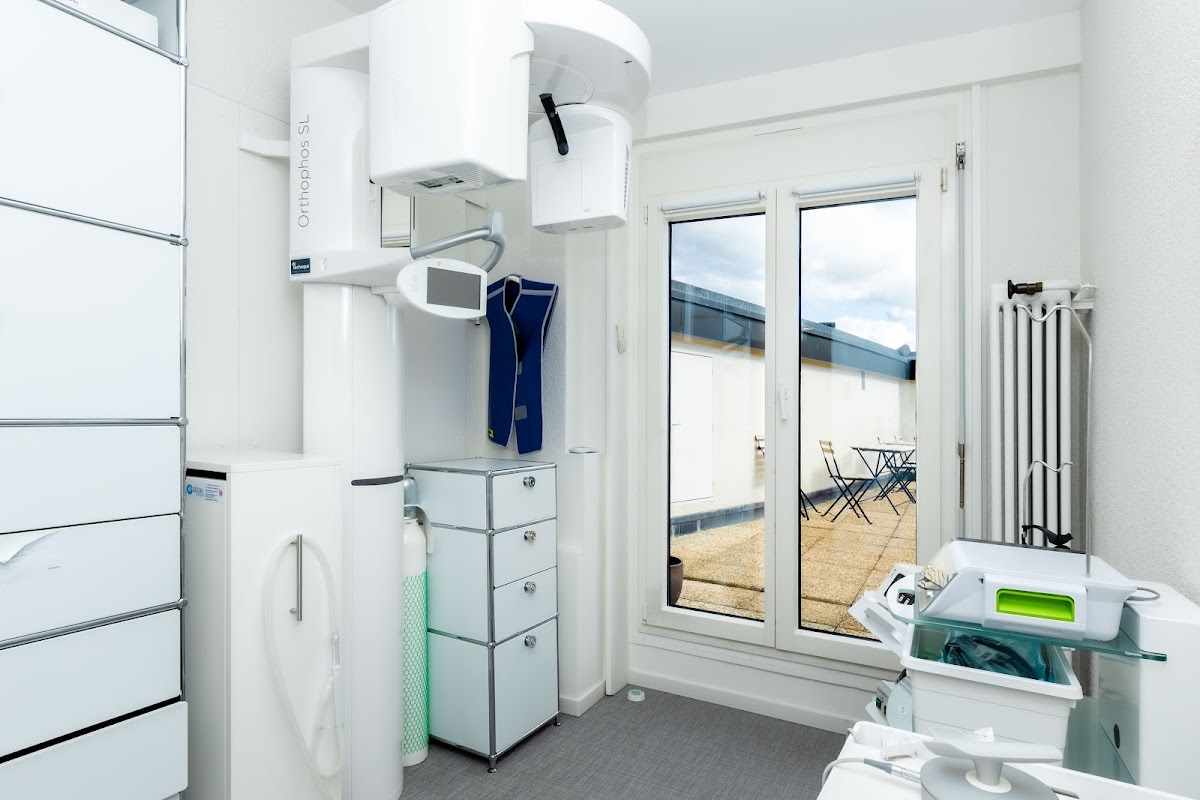 Cabinet GRAF | SANZ MARTIN - parodontologie et implantologie dentaire gallery image 2