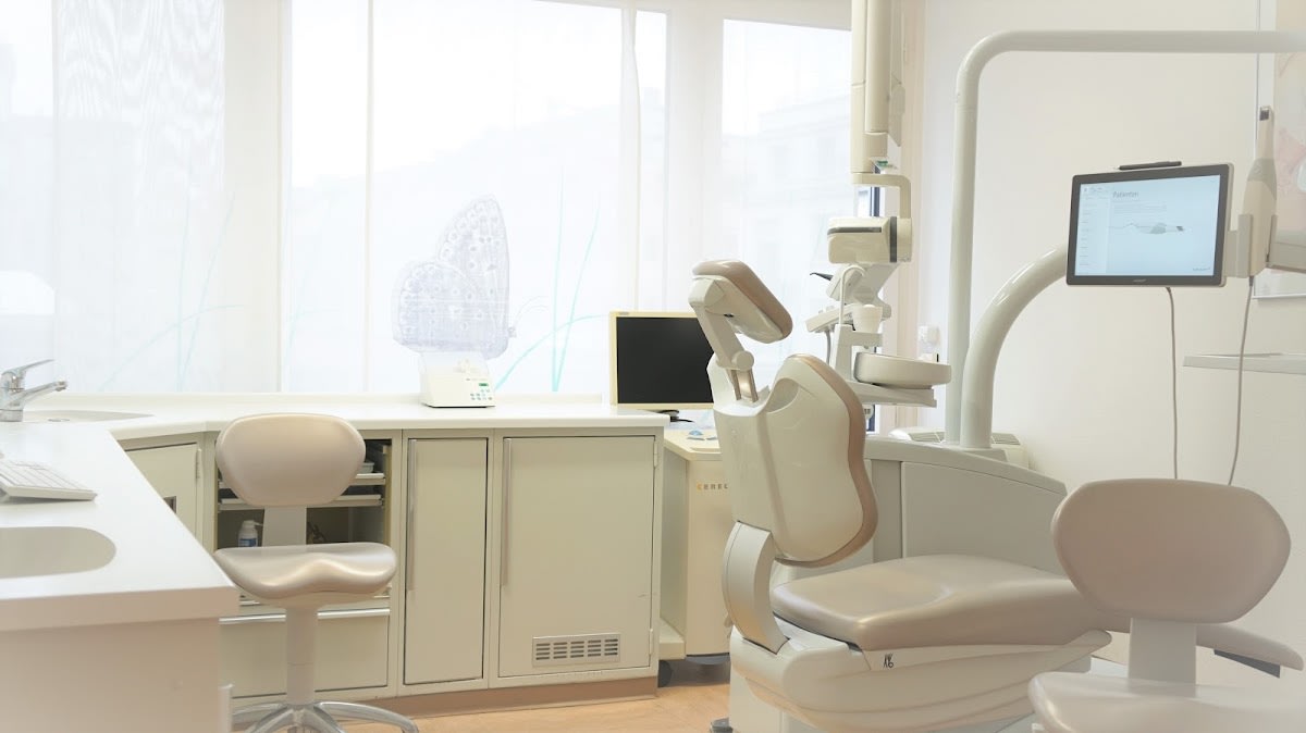 Smilezone Zahnarztpraxis | Dr.Gold und Yoo | Dentist Zug | Zuger Zahnärzte gallery image 2