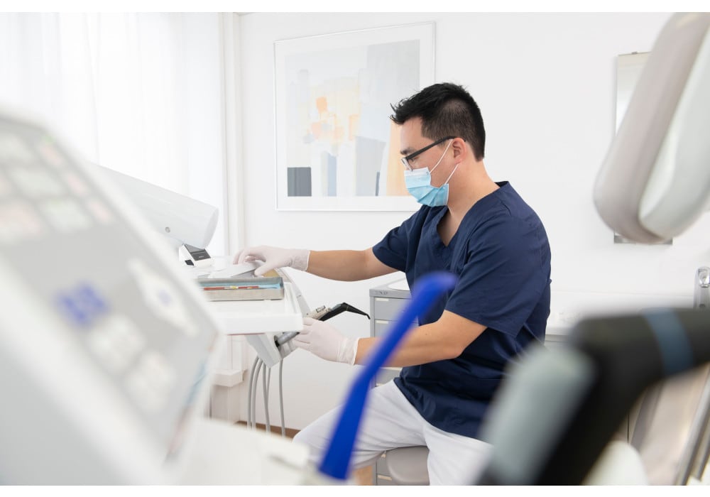 Smilezone Zahnarztpraxis | Dr.Gold und Yoo | Dentist Zug | Zuger Zahnärzte gallery image 3