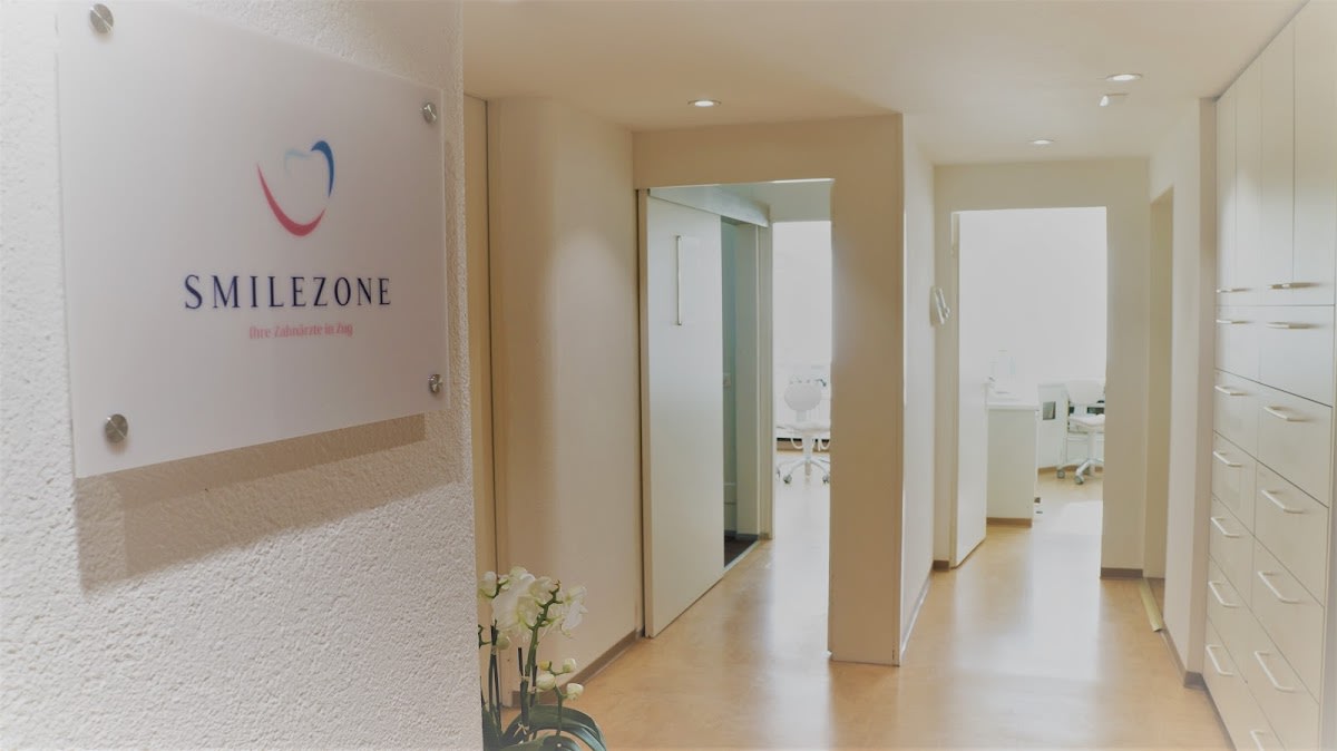 Smilezone Zahnarztpraxis | Dr.Gold und Yoo | Dentist Zug | Zuger Zahnärzte gallery image 4