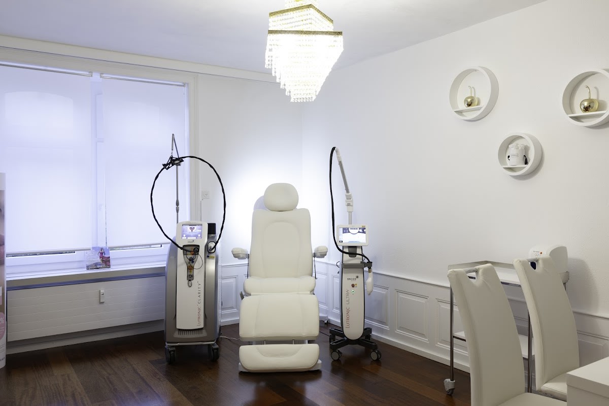 Swiss Medical Aesthetics Dr. med. Roshanak Daneshzadeh Tabrizi gallery image 8