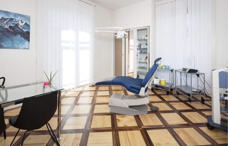 Dr. Nathalie Portier-Marret, Spécialiste Chirurgie Maxillo-faciale FMH et Orale gallery image 1