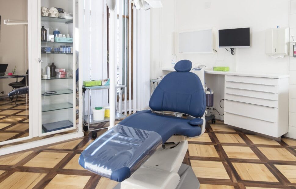 Dr. Nathalie Portier-Marret, Spécialiste Chirurgie Maxillo-faciale FMH et Orale gallery image 7