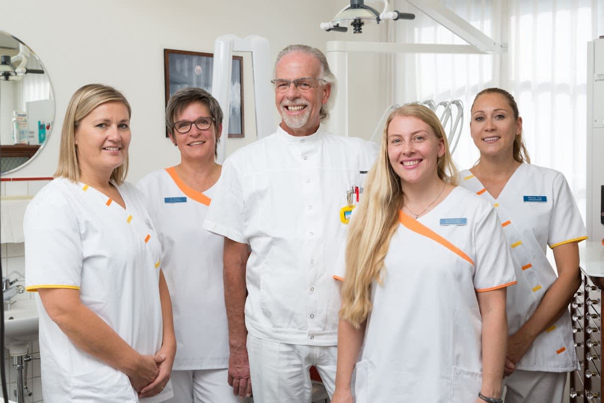 Mr. Dr.med.dent. George Hartmann interior