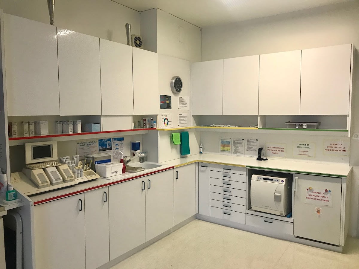 Cabinet Dentaire Dr méd. dent. Vladimir ANDONOVSKI gallery image 4