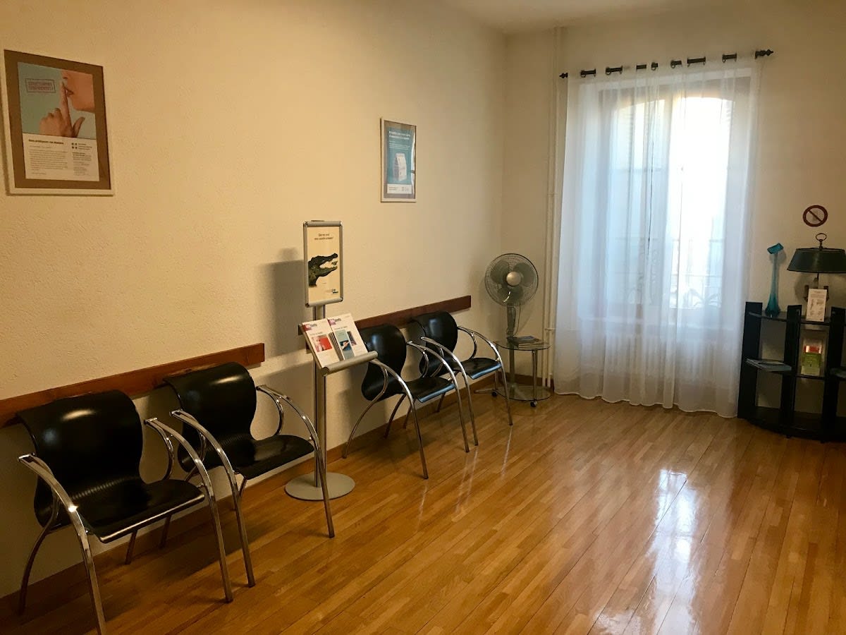 Cabinet Dentaire Dr méd. dent. Vladimir ANDONOVSKI gallery image 5