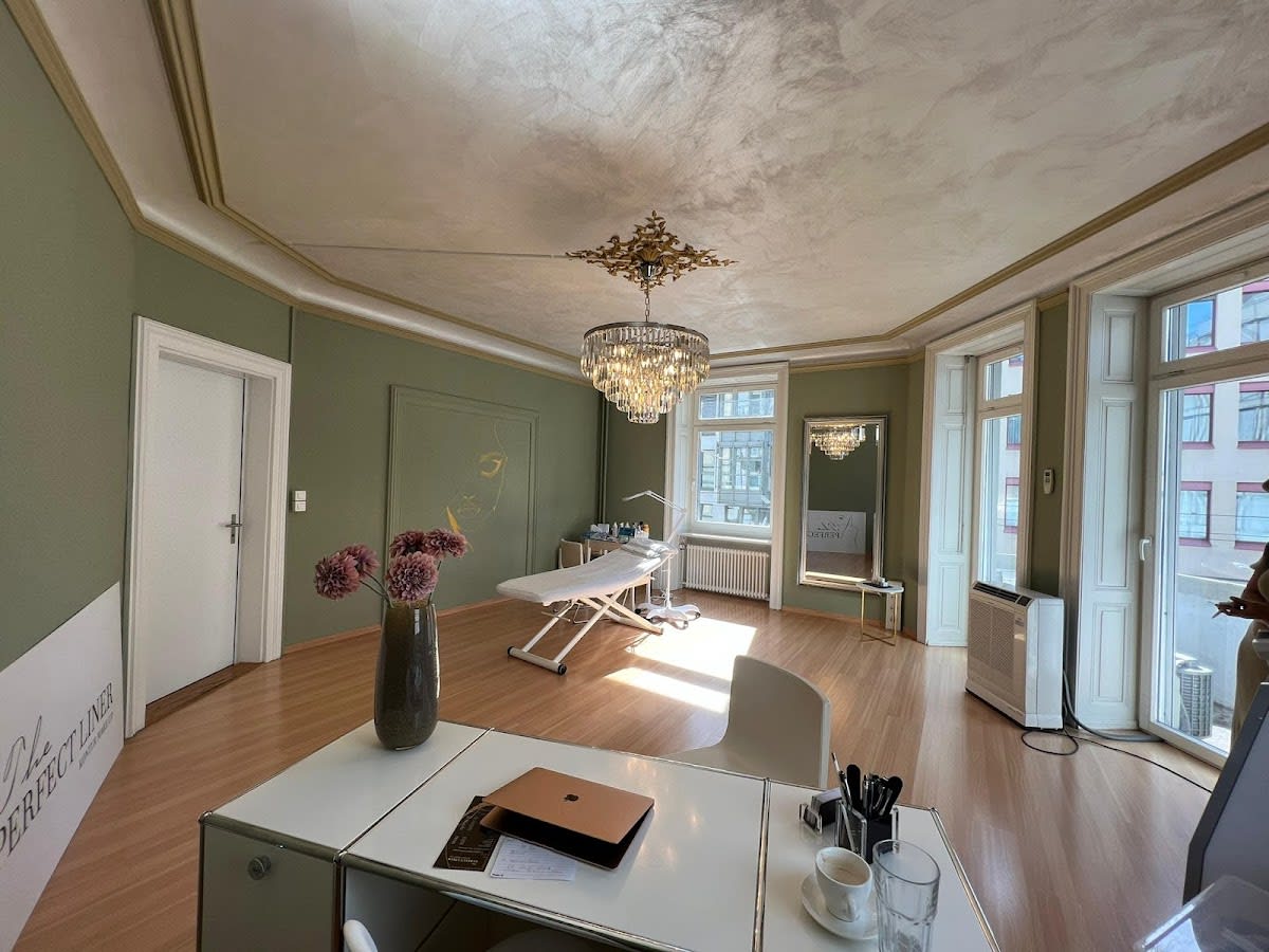 The Perfect Liner gallery image 3