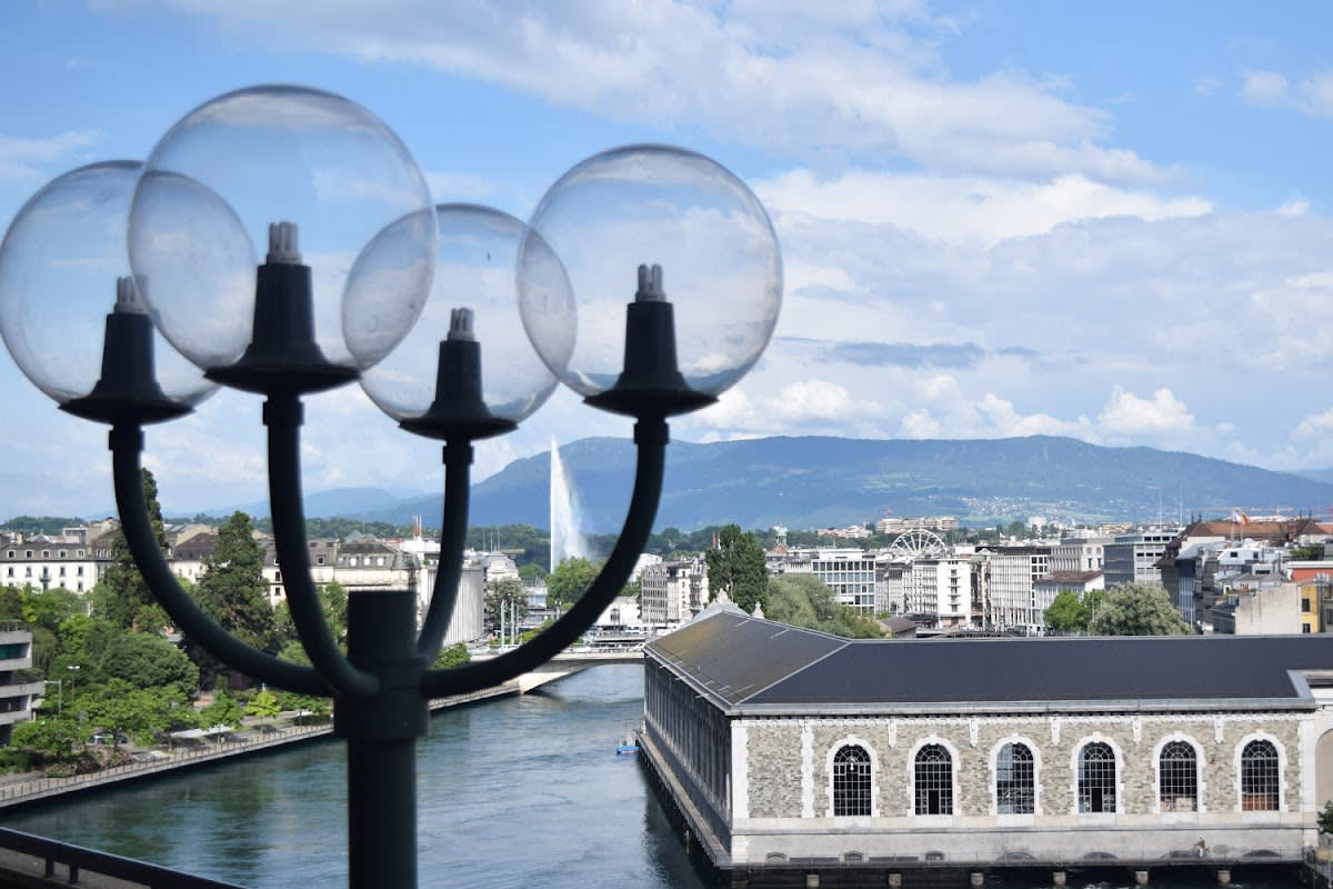 Cabinet Dentaire du Seujet Sàrl. Dr., MSc, Alexia VJERO/Dr., MSc, Sebastian ENGELHARDT/HD Sylviane RIBONI gallery image 5