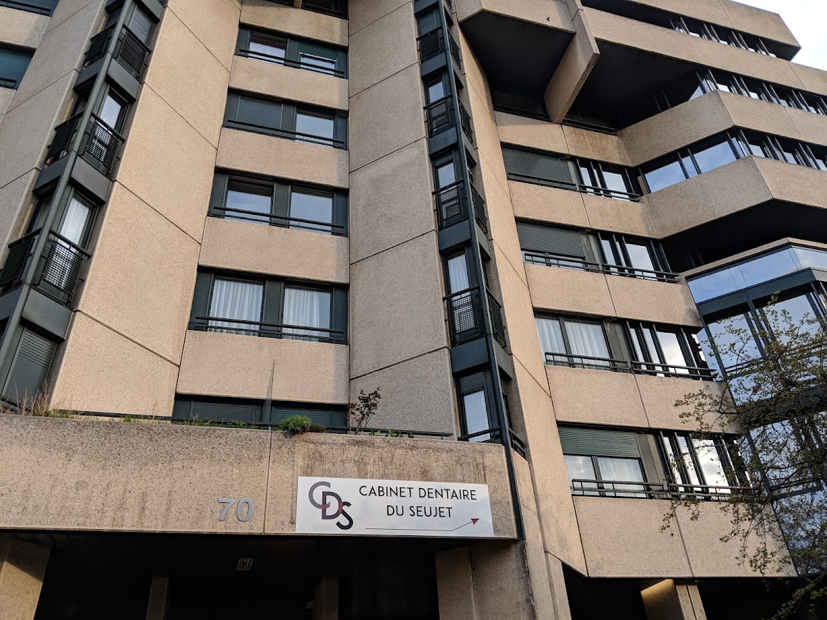 Cabinet Dentaire du Seujet Sàrl. Dr., MSc, Alexia VJERO/Dr., MSc, Sebastian ENGELHARDT/HD Sylviane RIBONI gallery image 6