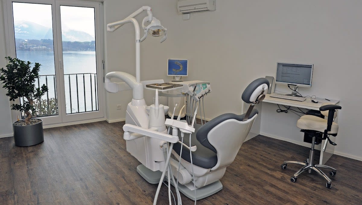 Zahnarzt am Schwanenplatz in Luzern, Dr. med. dent. Claude Rast gallery image 5