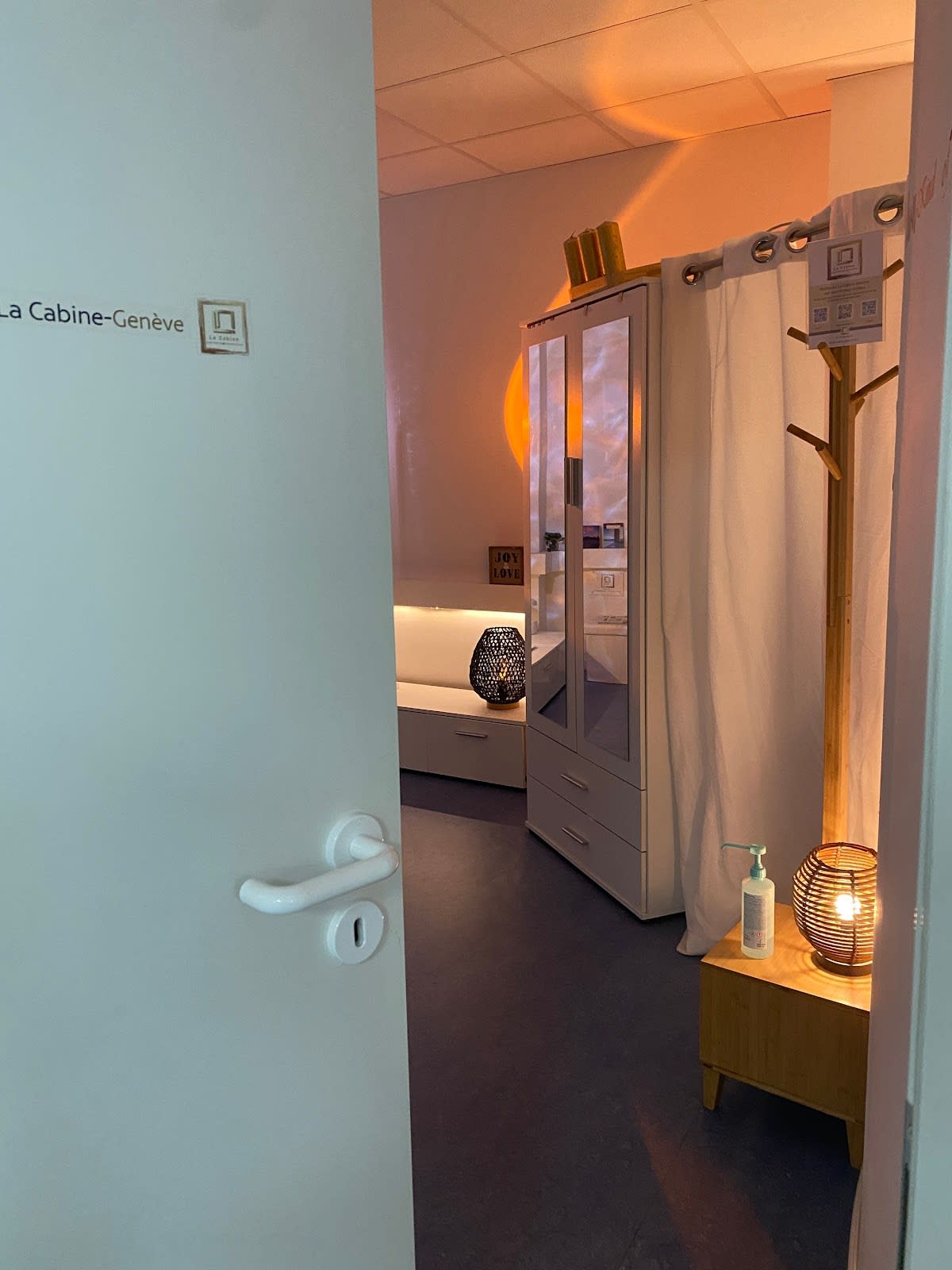 La Cabine-Genève - Epilation Electrique - Electrolyse gallery image 7