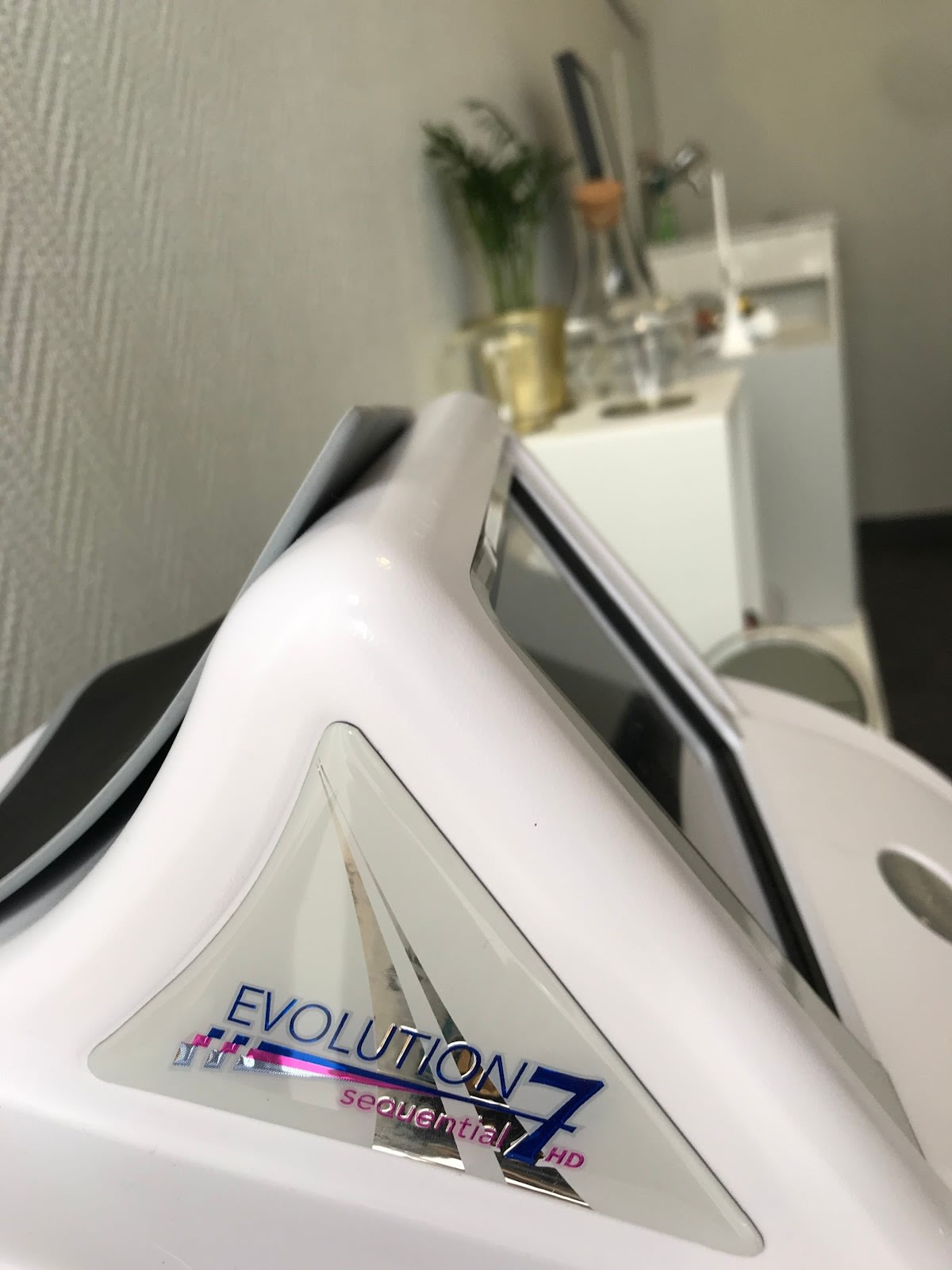 La Cabine-Genève - Epilation Electrique - Electrolyse gallery image 8