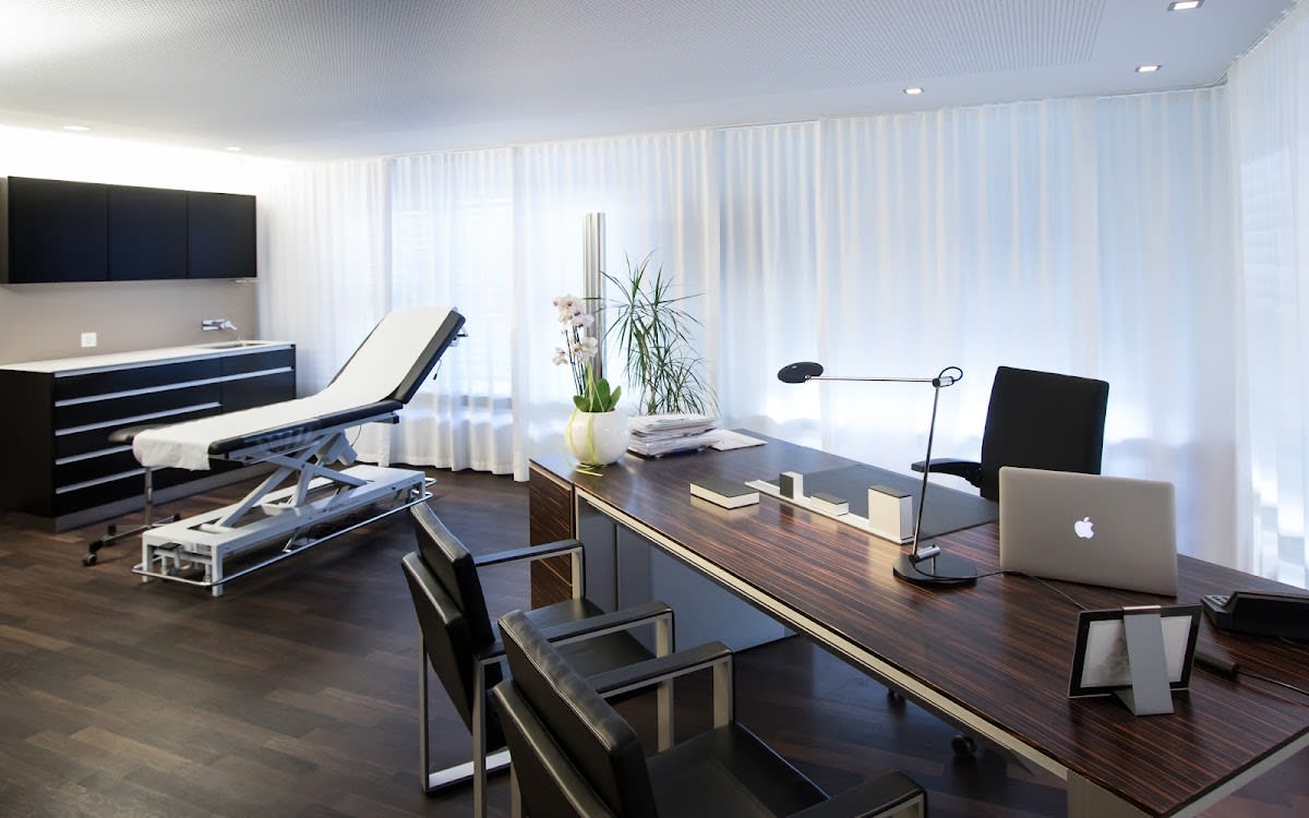 Mr. Dr.med. Dominik Schmid gallery image 2