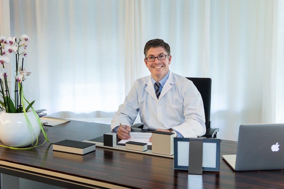 Mr. Dr.med. Dominik Schmid gallery image 3