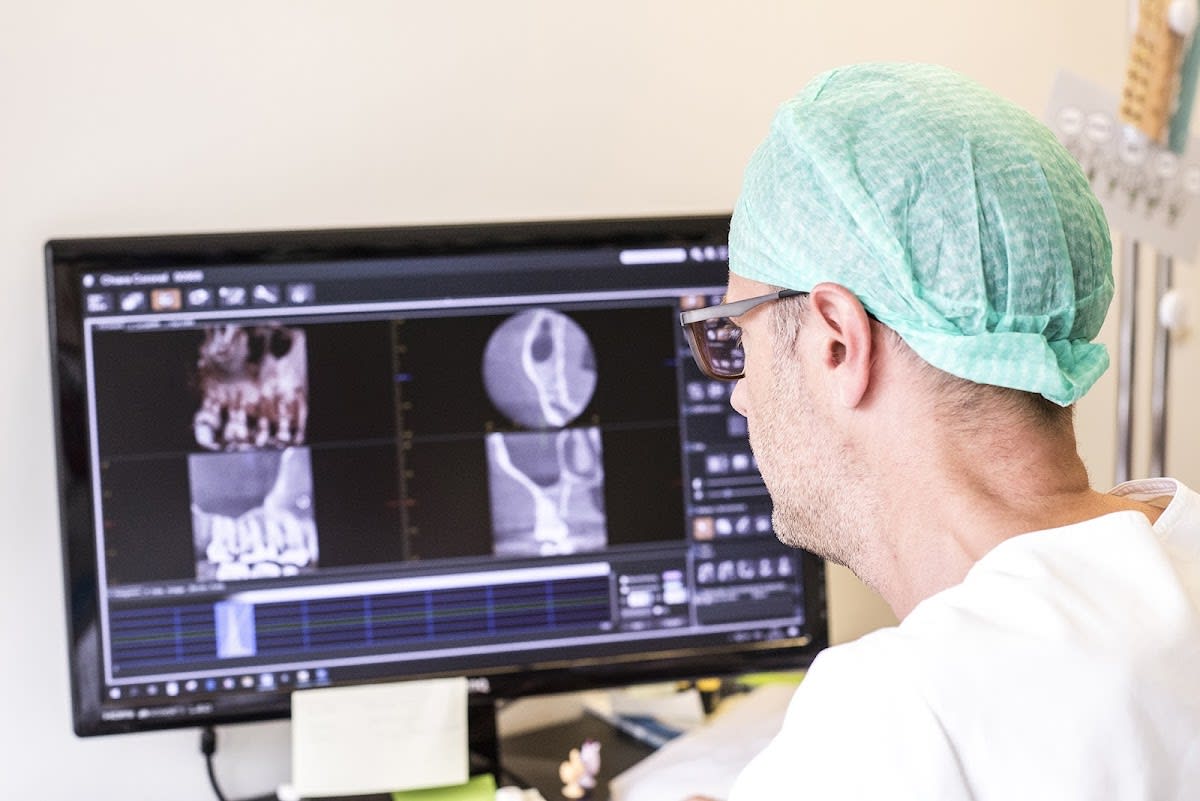 Dr. med. dent. Roland Lauber, Fachzahnarzt für Oralchirurgie, Sportzahnarzt, DGSZM gallery image 2