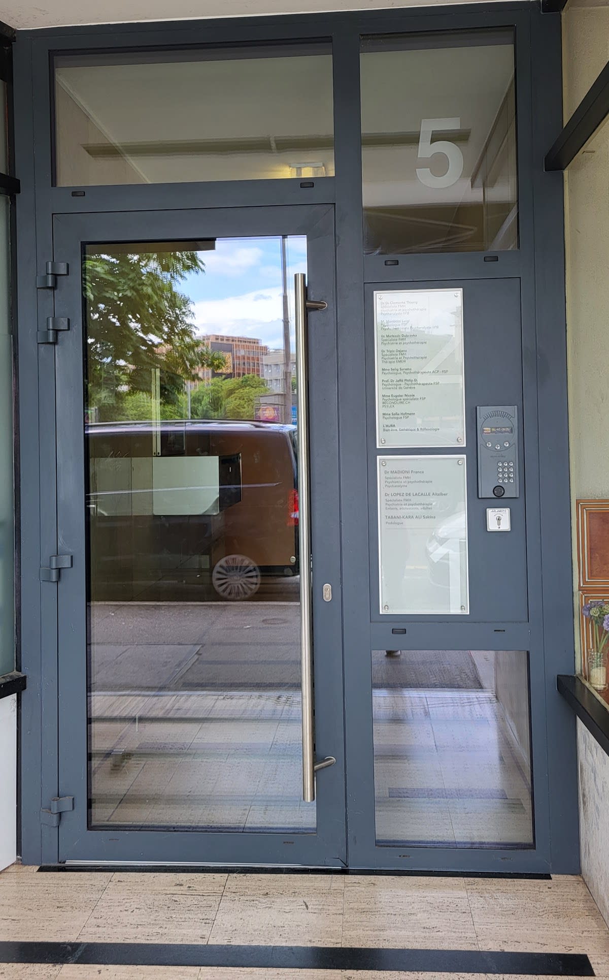 L'AURA (agrée ASCA) KOBIDO, SOINS ESTHÉTIQUES & REFLEXOLOGIE gallery image 4