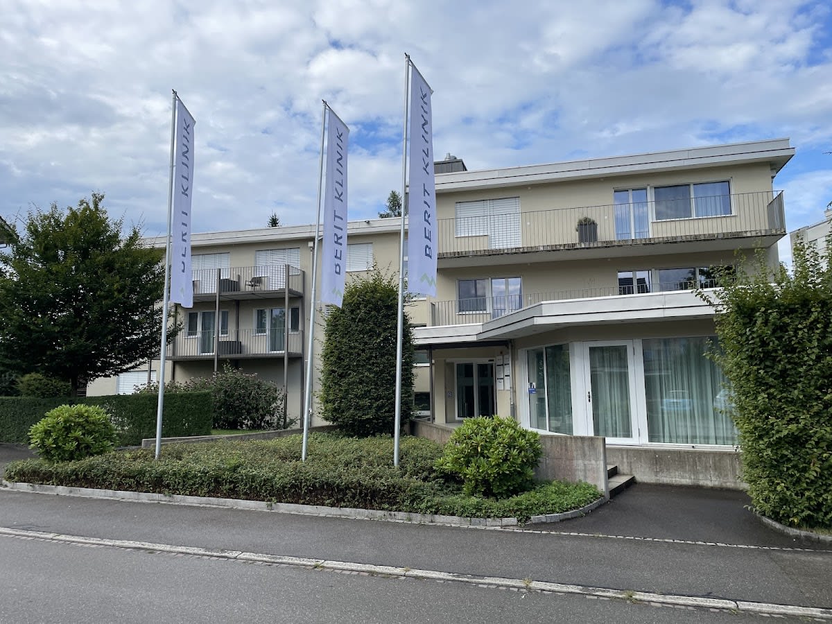 Dr. med. Thomas Hundt - Spezialist für Nasenkorrekturen gallery image 1