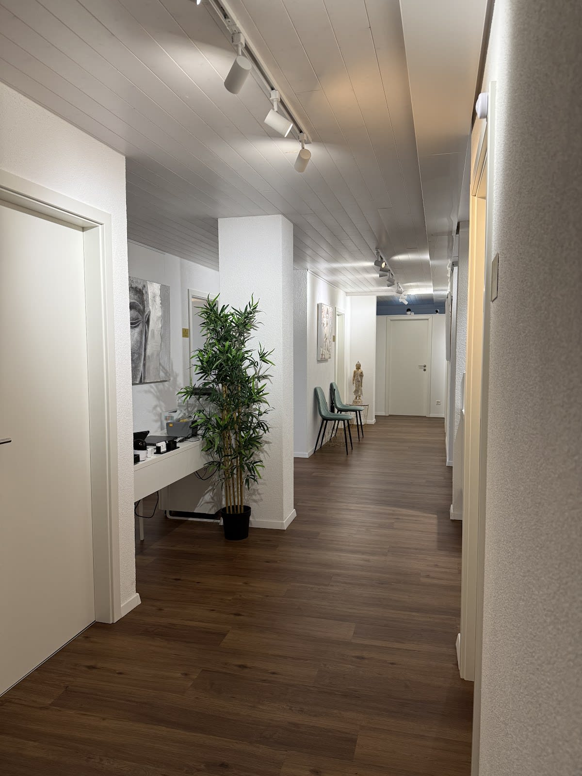 Health Beauty Lifestyle AG - Face & Body Clinic gallery image 4