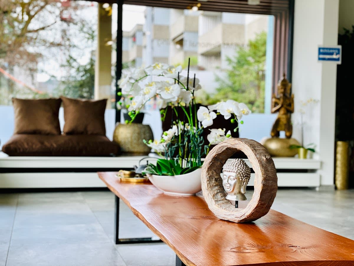 Health Beauty Lifestyle AG - Face & Body Clinic gallery image 5